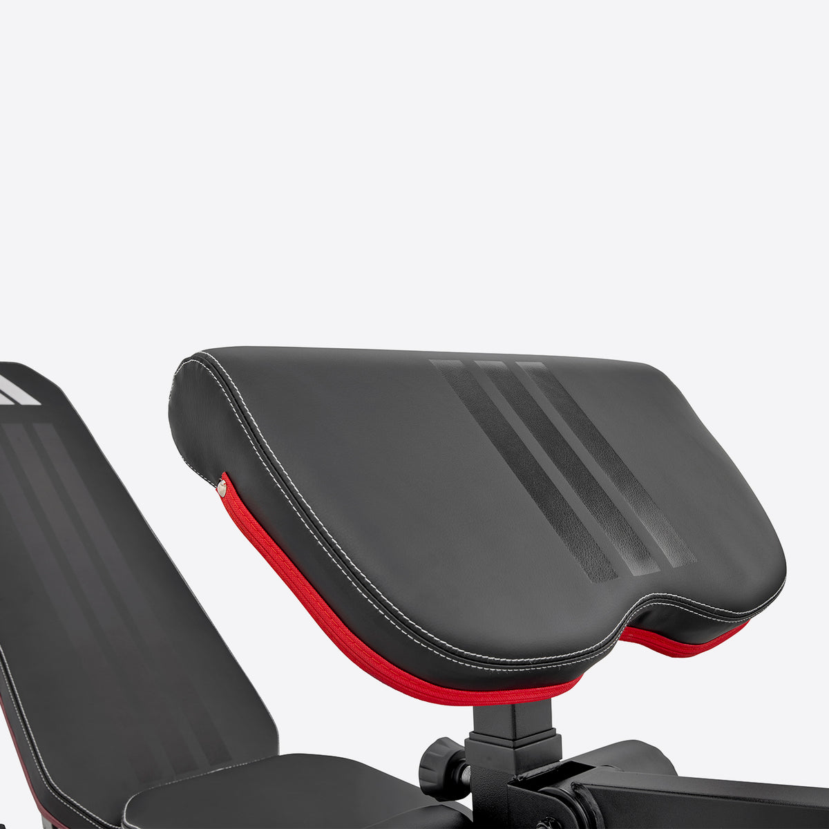 adidas Utility Bench mit Preacher Pad & Leg Extension