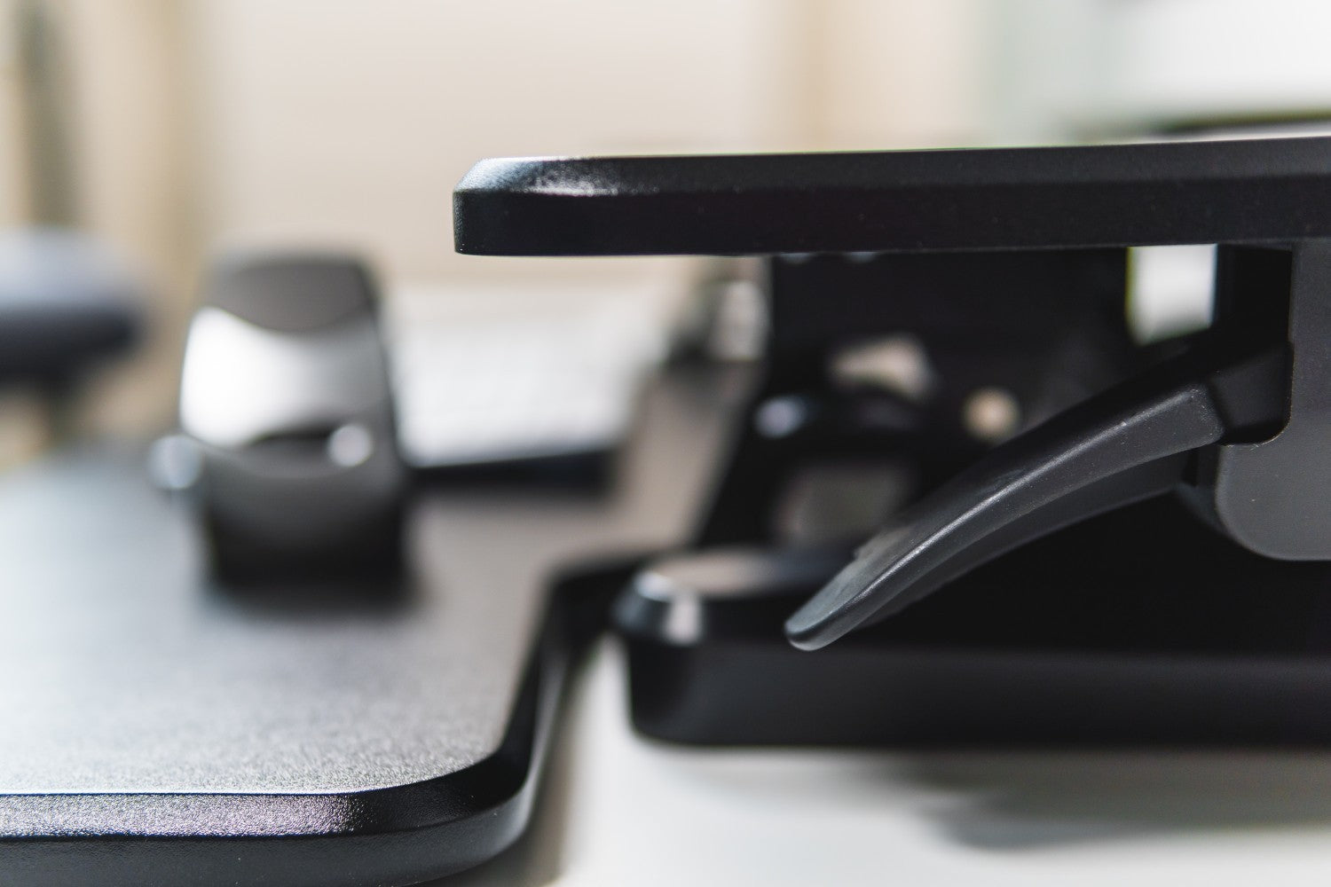 Bakker Elkhuizen Sitz- und Steh-Tischaufsatz "Riser 2"