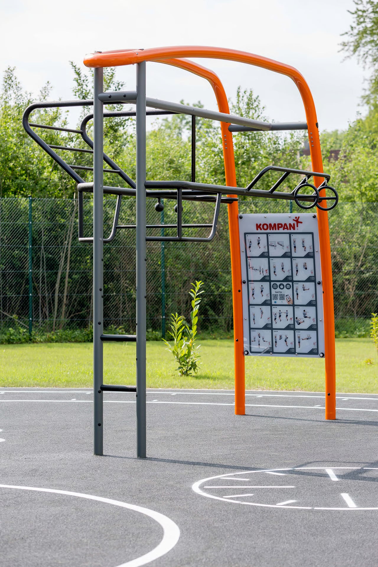 Kompan Outdoor Pull Up Station Pro
