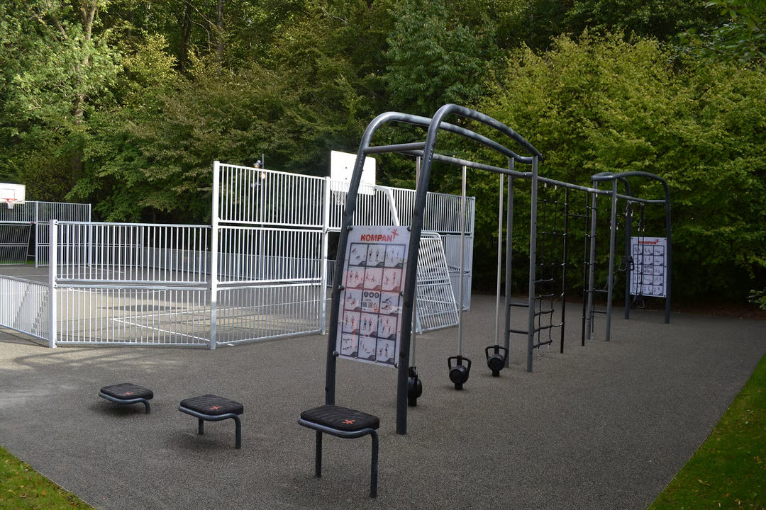 Kompan Outdoor Street Workout Step