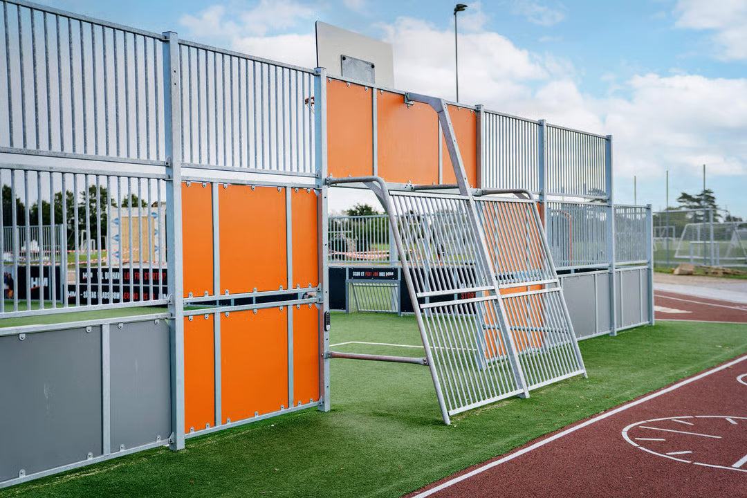 Kompan Outdoor Multiballsport Arena 16x31m Stahl und HPDE 2m