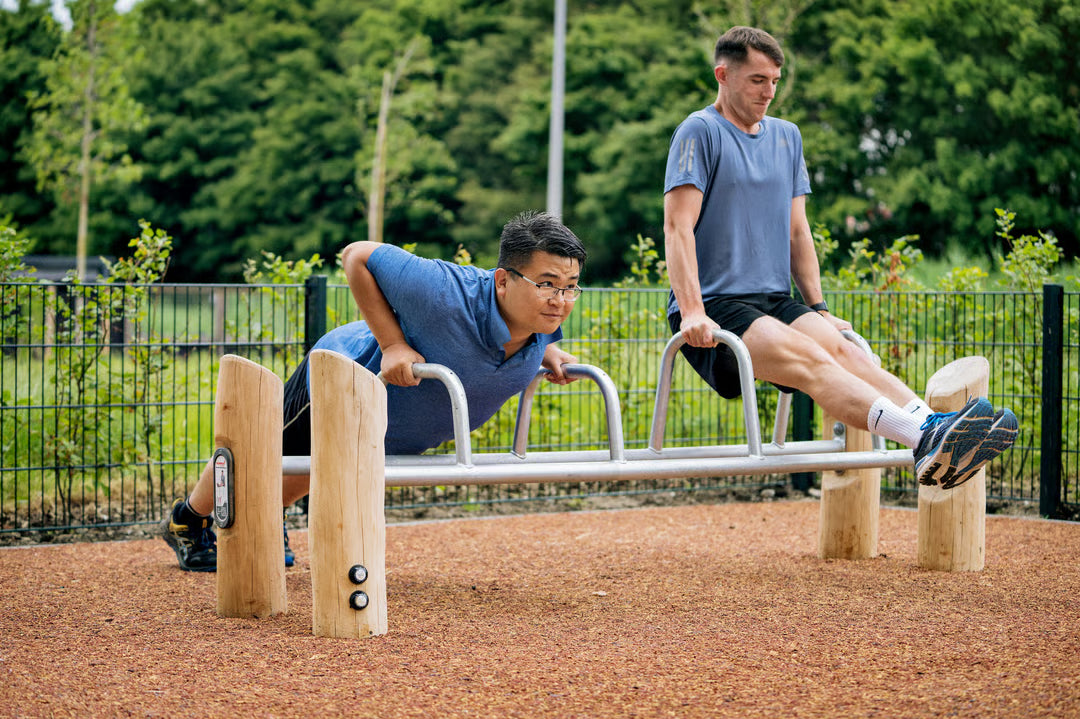Kompan Outdoor Street Workout Robinia Dip Bank