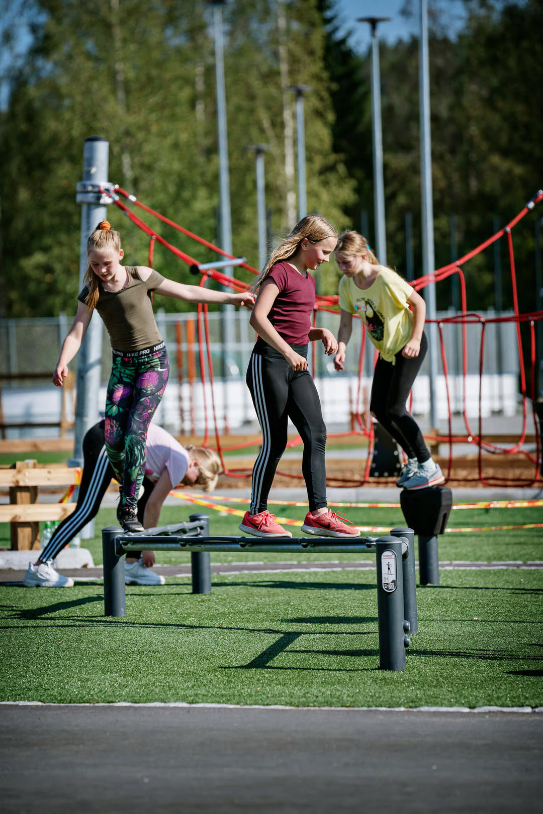 Kompan Outdoor Hindernisparcours Balancierbalken