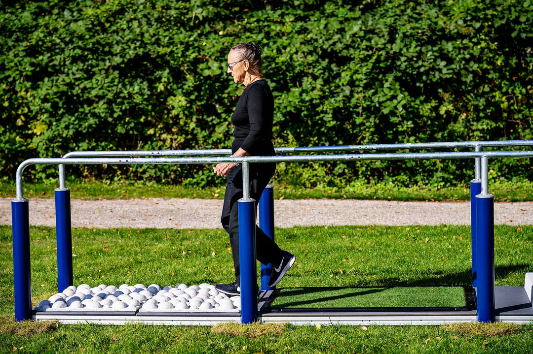 Kompan Outdoor Stay Fit Step mit Unterstützung