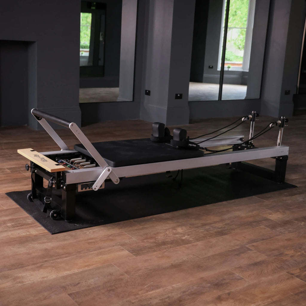 Align Pilates Bodenschutzmatte unter dem Reformer im Einsatz