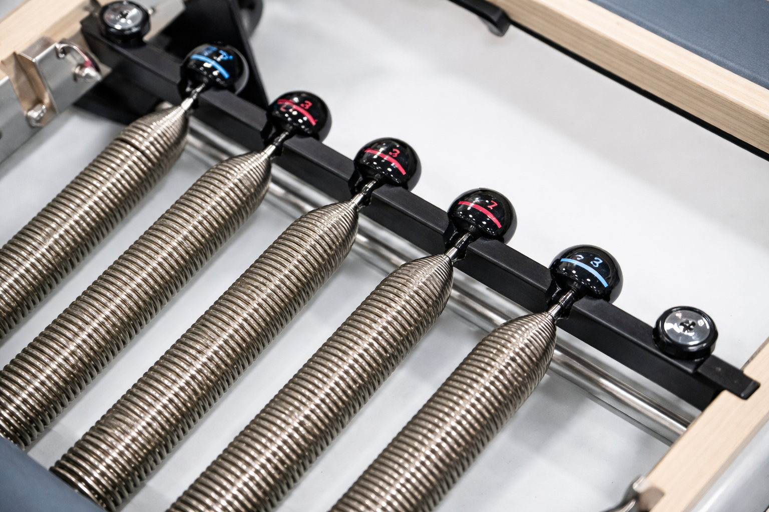 The Virtù Line Reformer SERENITA Black Edition