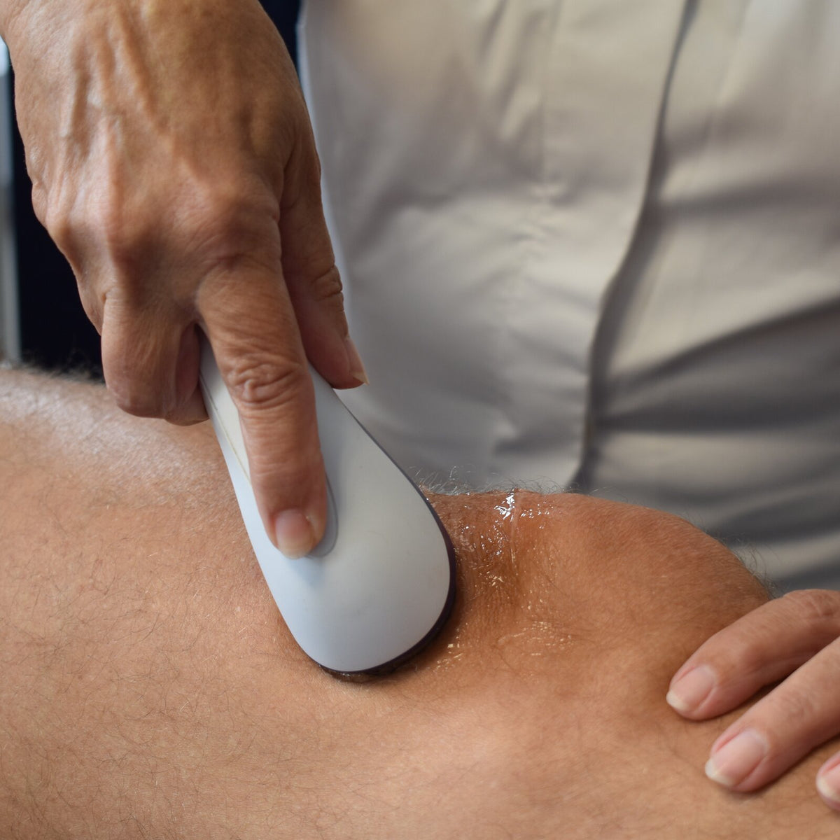 Ultraschallbehandlung mit dem PHYSIOSON-Expert Behandlungskopf