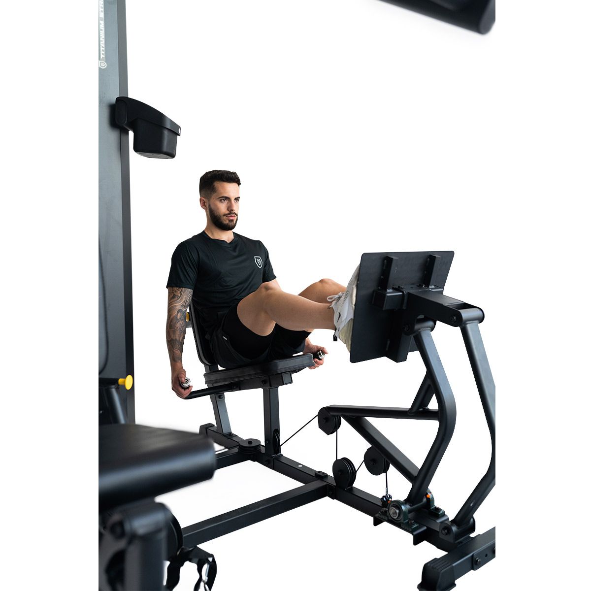 Titanium Strength Multi-Gym mit Beinpresse TM1 (stack loaded)
