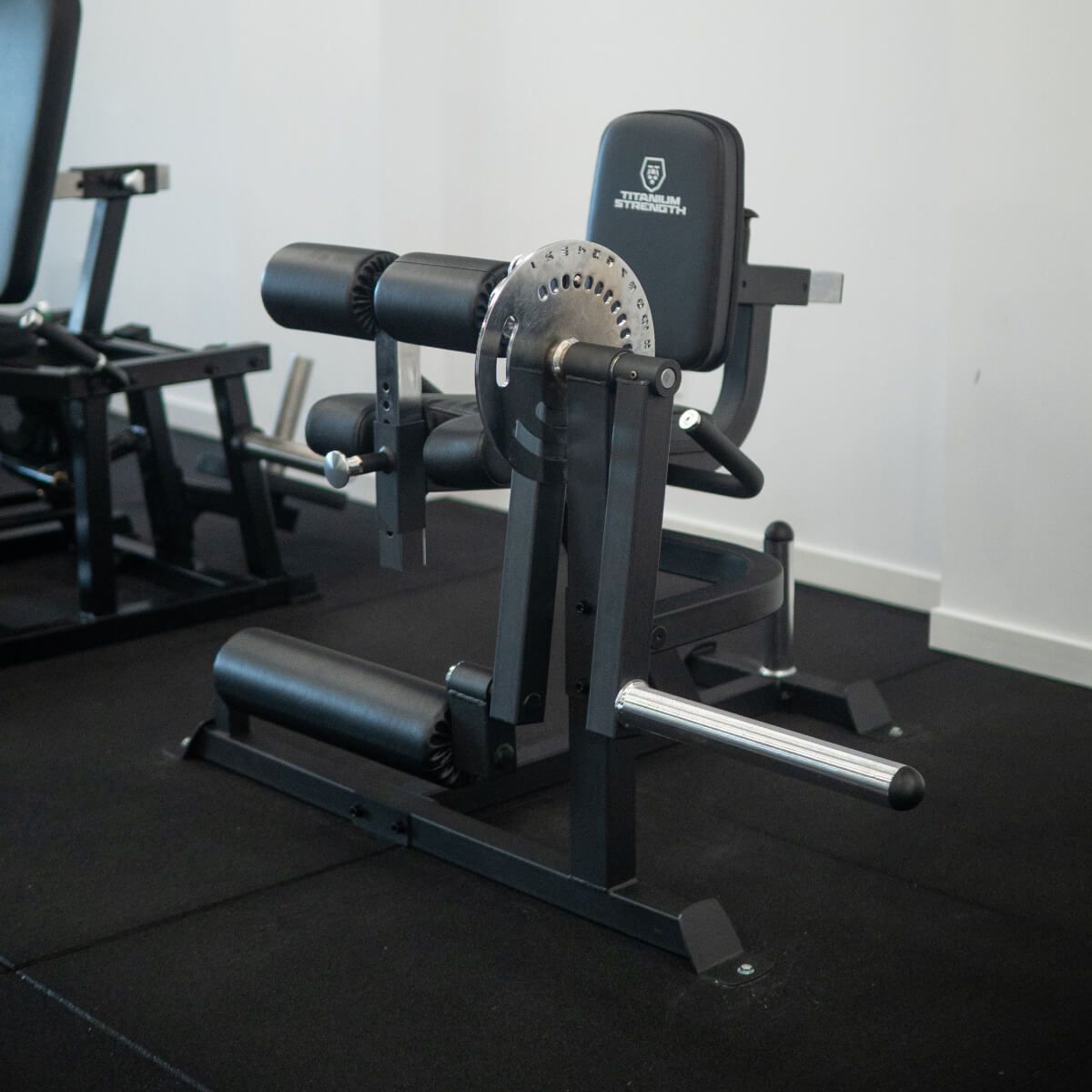 Titanium Strength Quadrizeps- und Beinbeuger-Maschine LXC