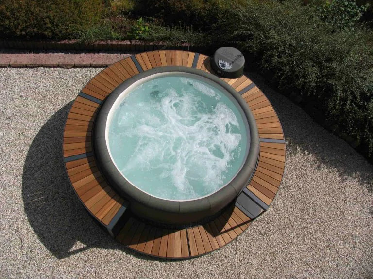 Softub Whirlpool UMRANDUNG Stauseeholz