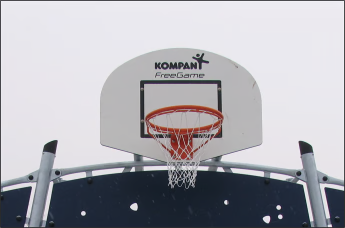 Kompan Outdoor Cosmos Multitor für Sportanlage