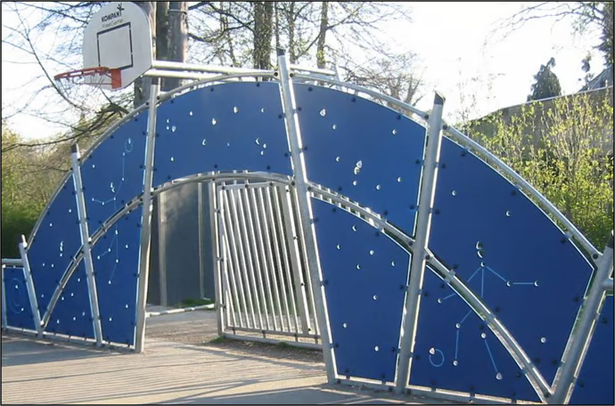 Kompan Outdoor Cosmos Multitor für Sportanlage