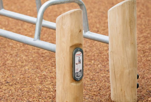 Kompan Outdoor Street Workout Robinia Dip Bank