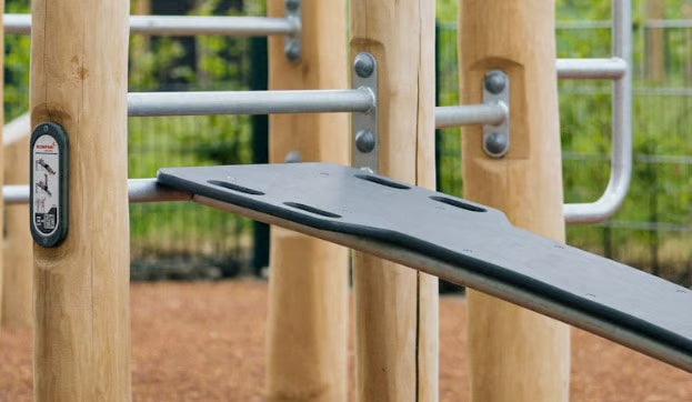 Kompan Outdoor Street Workout Robinia Combi 2