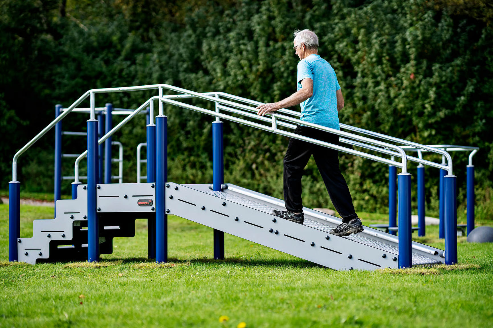 Kompan Outdoor Stay Fit Stufen und Rampe