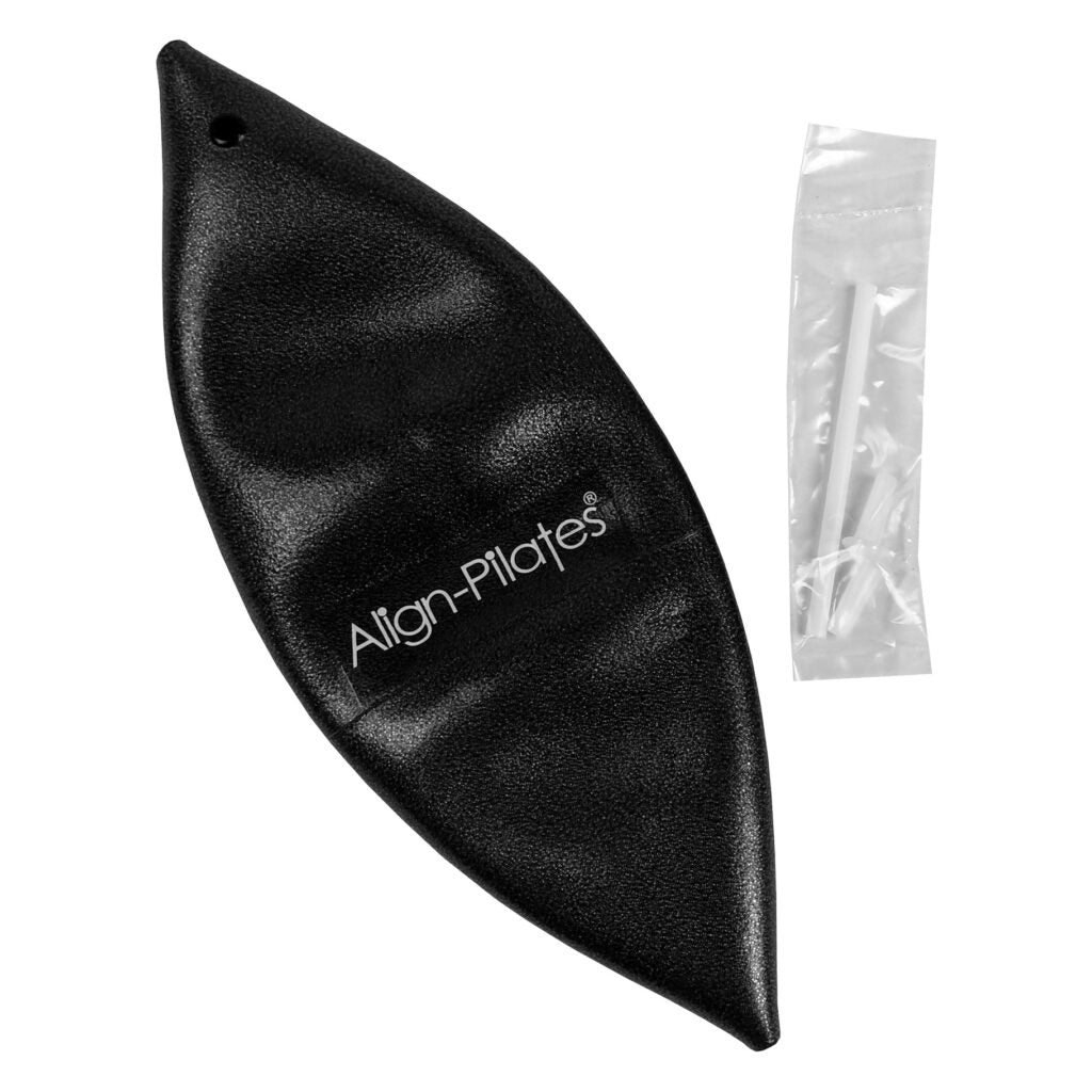 Align Pilates Exer-Soft Pilates Ball in Schwarz im Einsatz zur Kernaktivierung