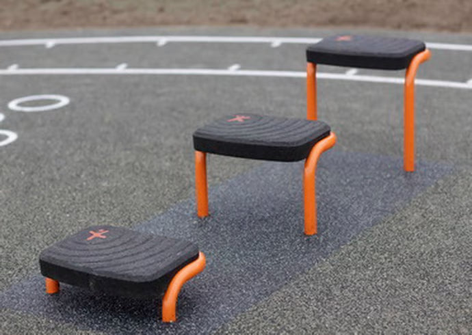 Kompan Outdoor Hindernisparcours Step Sprung Kombination