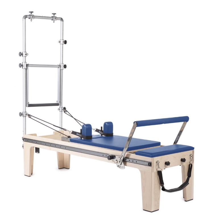 Elina Pilates Master Instructor Physio Reformer mit Half Cadillac