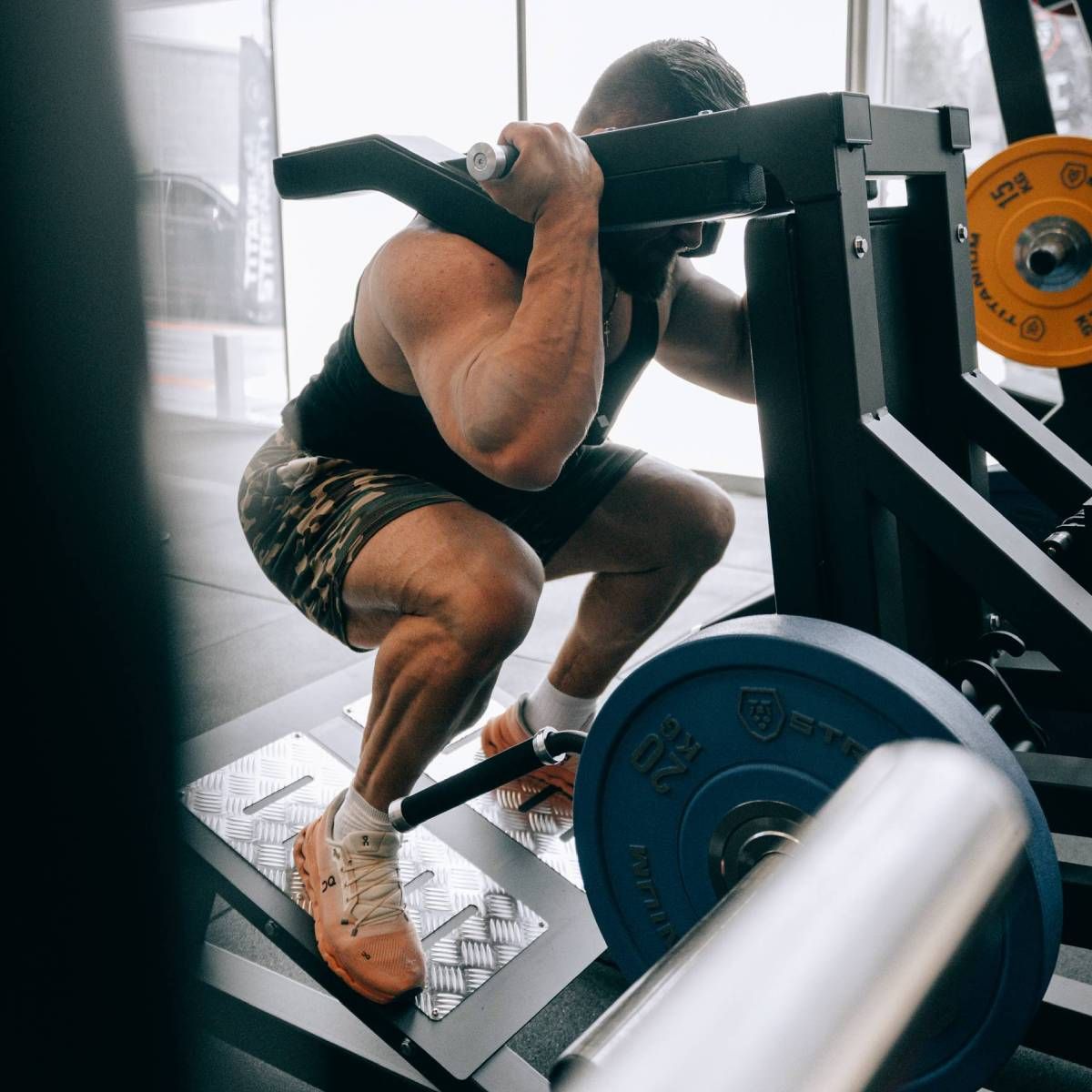 Titanium Strength Elite Series V-Squat mit Hebel
