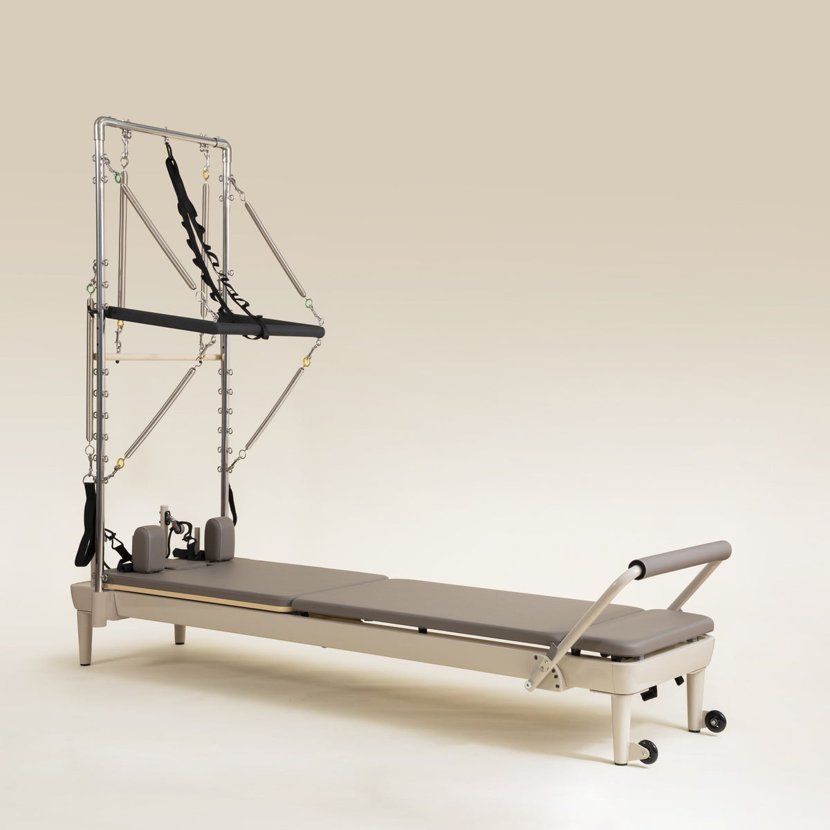 Elina Pilates Nubium Reformer mit Half Cadillac Moka Edition