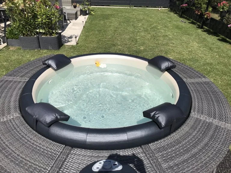 Softub Whirlpool UMRANDUNG Polyrattan